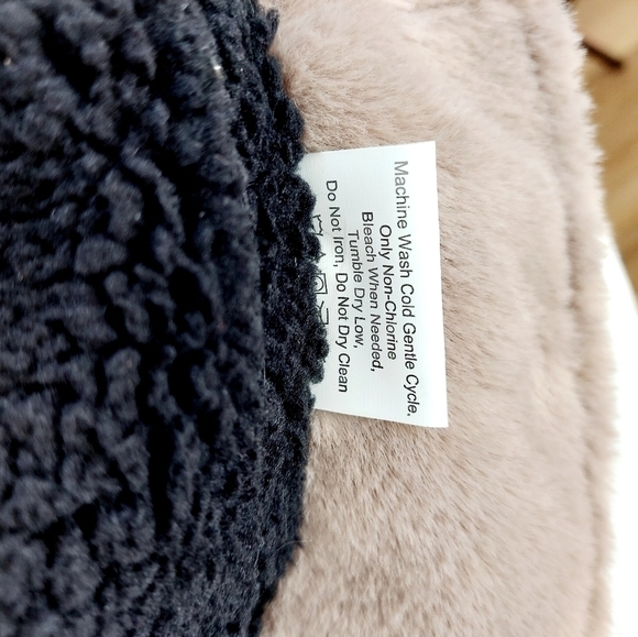 Sprigs Reversible Faux Fur and Sherpa Bucket Hat Adjustable Taupe Black NEW NWT - Picture 13 of 16